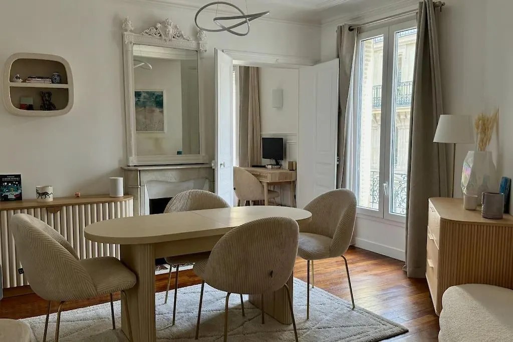 Elegant & Bright Close To Canal Saint-Martin Parijs Appartement